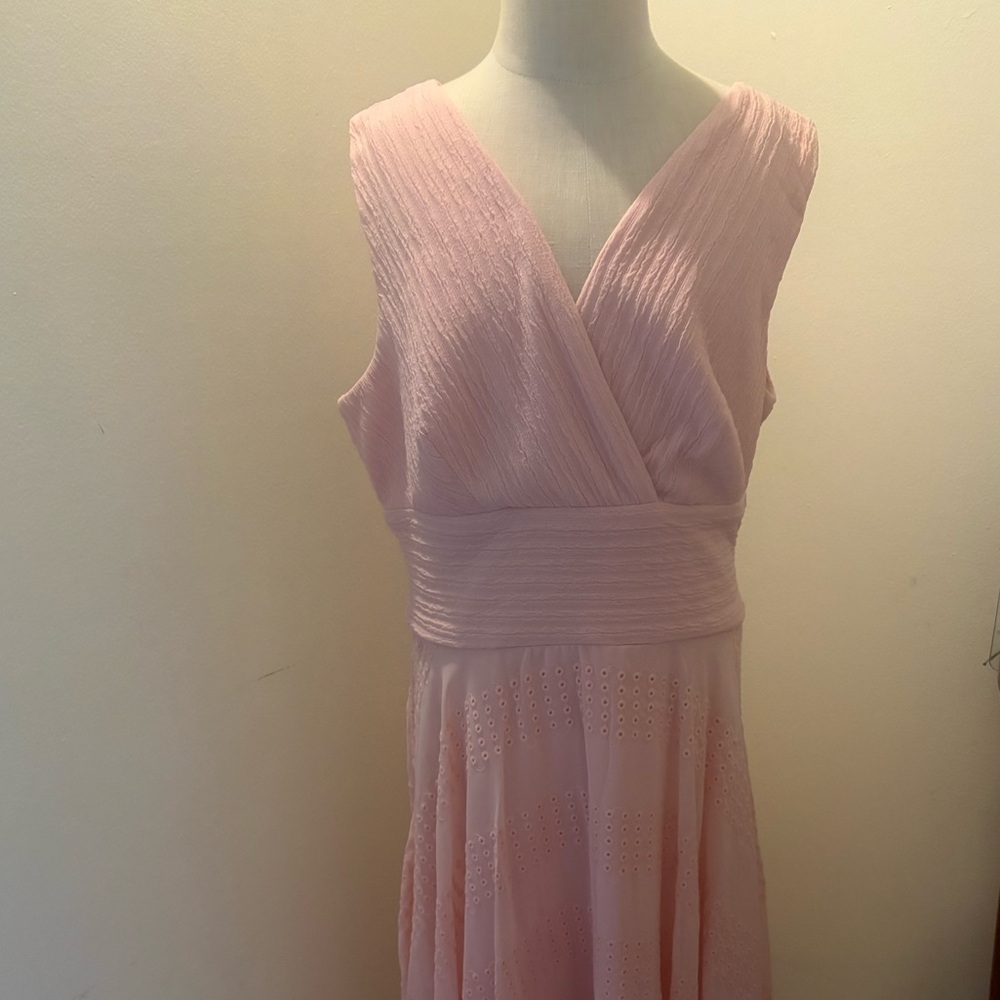 Woman’s Eyelet Sleeveless V Neck knee length Pink spring Easter Dress Size 8
